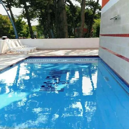 Swimming Pool And Fun In Daire