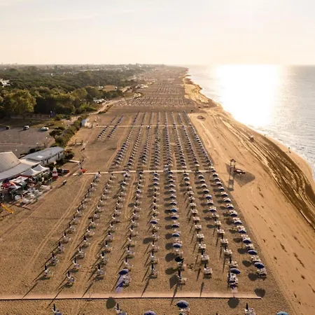 Swimming Pool And Fun In Apartment
