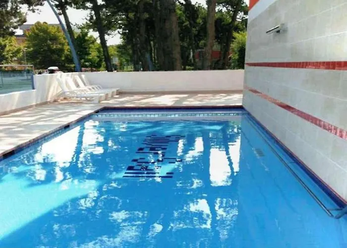 Swimming Pool And Fun In Apartamento
